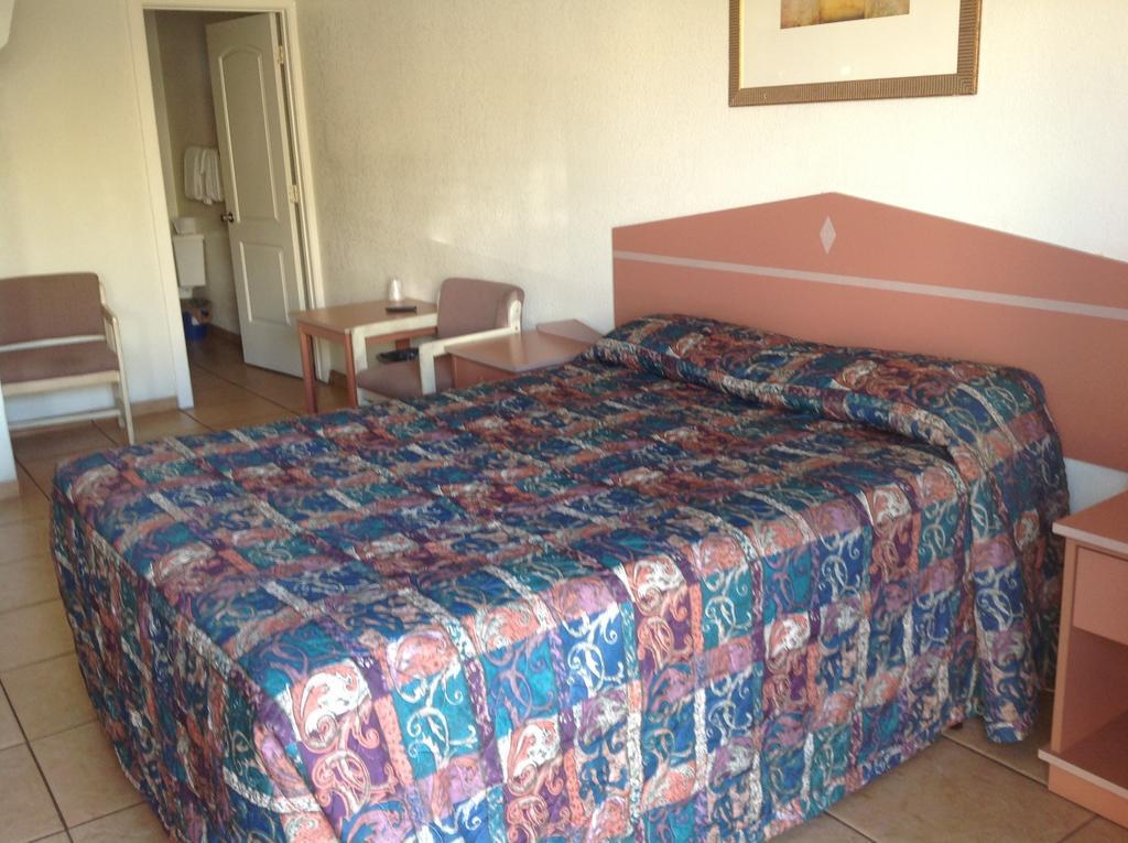 Redwood Motel チャンドラー 部屋 写真