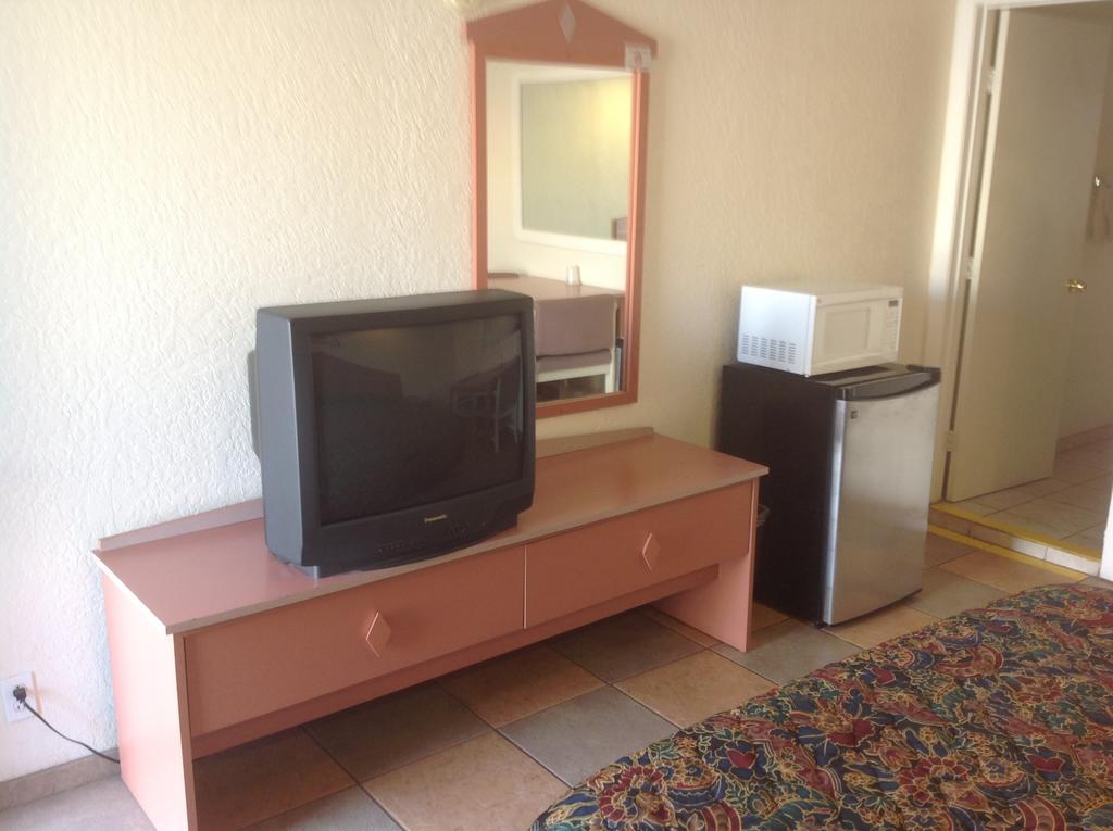 Redwood Motel チャンドラー 部屋 写真