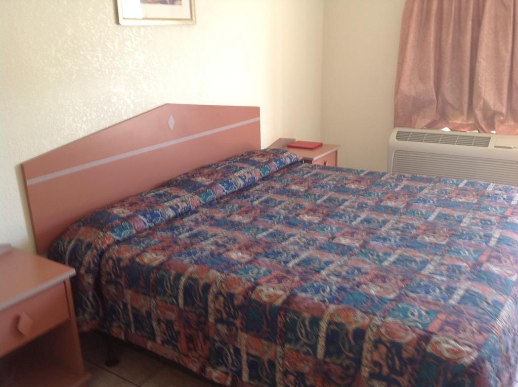 Redwood Motel チャンドラー 部屋 写真